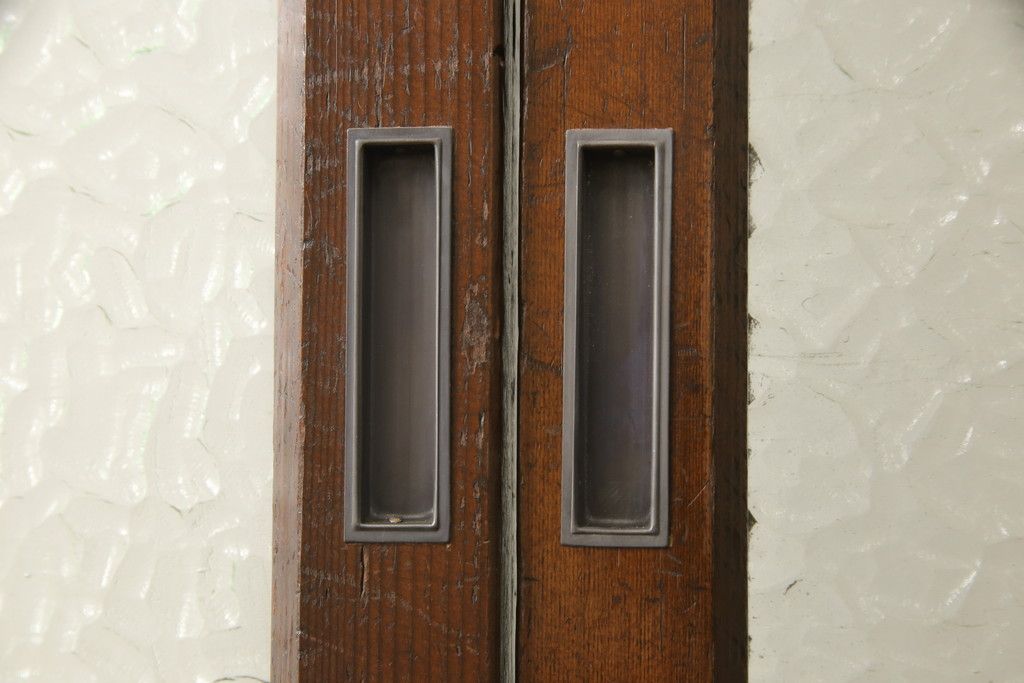 ガラス戸2枚セットをリペア&カスタム!リサイズし、引手金具と戸車を取り付け。本体は現状に近い色味に着色仕上げ。(引き戸、建具)