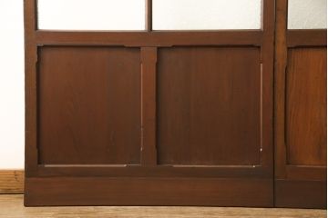 ガラス戸2枚セットをリペア&カスタム!リサイズし、引手金具と戸車を取り付け。本体は現状に近い色味に着色仕上げ。(引き戸、建具)