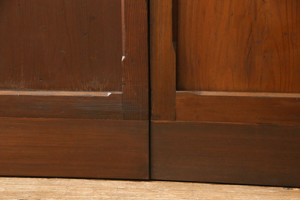 ガラス戸2枚セットをリペア&カスタム!リサイズし、引手金具と戸車を取り付け。本体は現状に近い色味に着色仕上げ。(引き戸、建具)