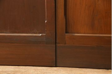 ガラス戸2枚セットをリペア&カスタム!リサイズし、引手金具と戸車を取り付け。本体は現状に近い色味に着色仕上げ。(引き戸、建具)