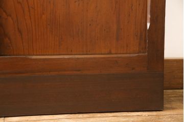 ガラス戸2枚セットをリペア&カスタム!リサイズし、引手金具と戸車を取り付け。本体は現状に近い色味に着色仕上げ。(引き戸、建具)