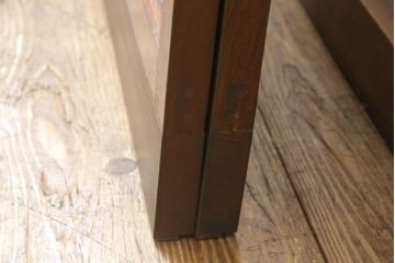 ガラス戸2枚セットをリペア&カスタム!リサイズし、引手金具と戸車を取り付け。本体は現状に近い色味に着色仕上げ。(引き戸、建具)