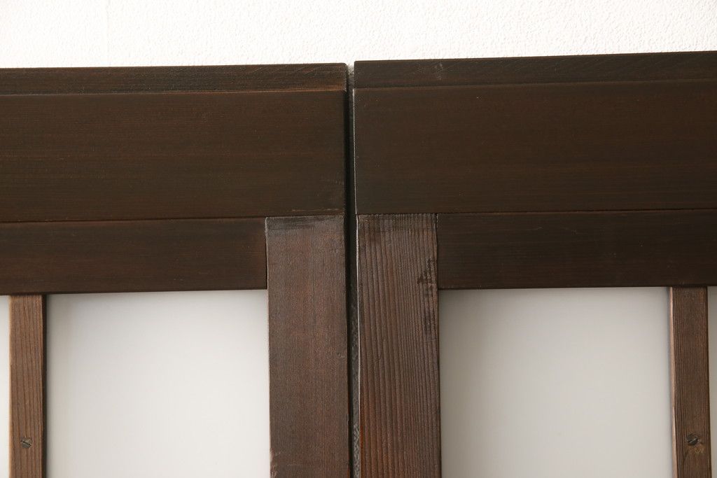 ガラス戸2枚セットをリペア&カスタム!リサイズし、引手金具と戸車を取り付け。本体は現状に近い色味に着色仕上げ。(引き戸、建具)