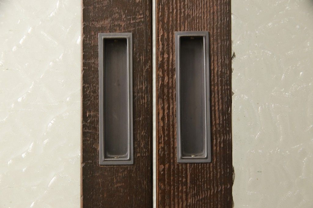 ガラス戸2枚セットをリペア&カスタム!リサイズし、引手金具と戸車を取り付け。本体は現状に近い色味に着色仕上げ。(引き戸、建具)