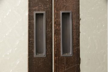 ガラス戸2枚セットをリペア&カスタム!リサイズし、引手金具と戸車を取り付け。本体は現状に近い色味に着色仕上げ。(引き戸、建具)