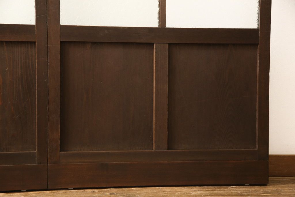 ガラス戸2枚セットをリペア&カスタム!リサイズし、引手金具と戸車を取り付け。本体は現状に近い色味に着色仕上げ。(引き戸、建具)