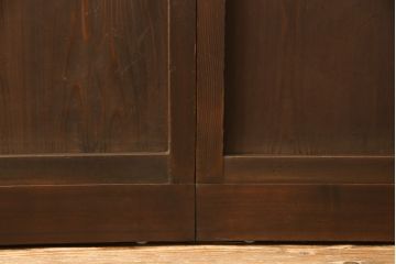 ガラス戸2枚セットをリペア&カスタム!リサイズし、引手金具と戸車を取り付け。本体は現状に近い色味に着色仕上げ。(引き戸、建具)