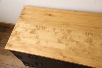 箪笥をリペア&カスタム!ヒノキ新材の天板を取り付け。本体のみマットブラックにペイントしツートンカラーに。(収納タンス、 ローボード、引き出し、チェスト)