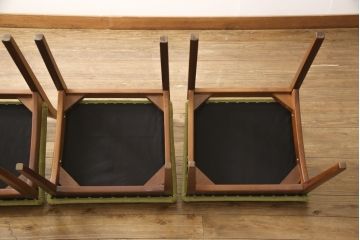 ビンテージのチェア4脚セットをリペア&カスタム!座面を張り替え、木部は1トーン落ち着いた色味に着色仕上げ。(ダイニングチェア、椅子、ヴィンテージ、北欧)