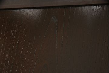 格子帯戸4枚をリペア&カスタム!お客様のご希望に合わせてリサイズし、引手や戸車は新しく取り付け。欠損している裏障子は新材にて製作し、プラスチック障子にて張替え。本体は現状をベースに着色。(板戸、帯戸、引き戸)