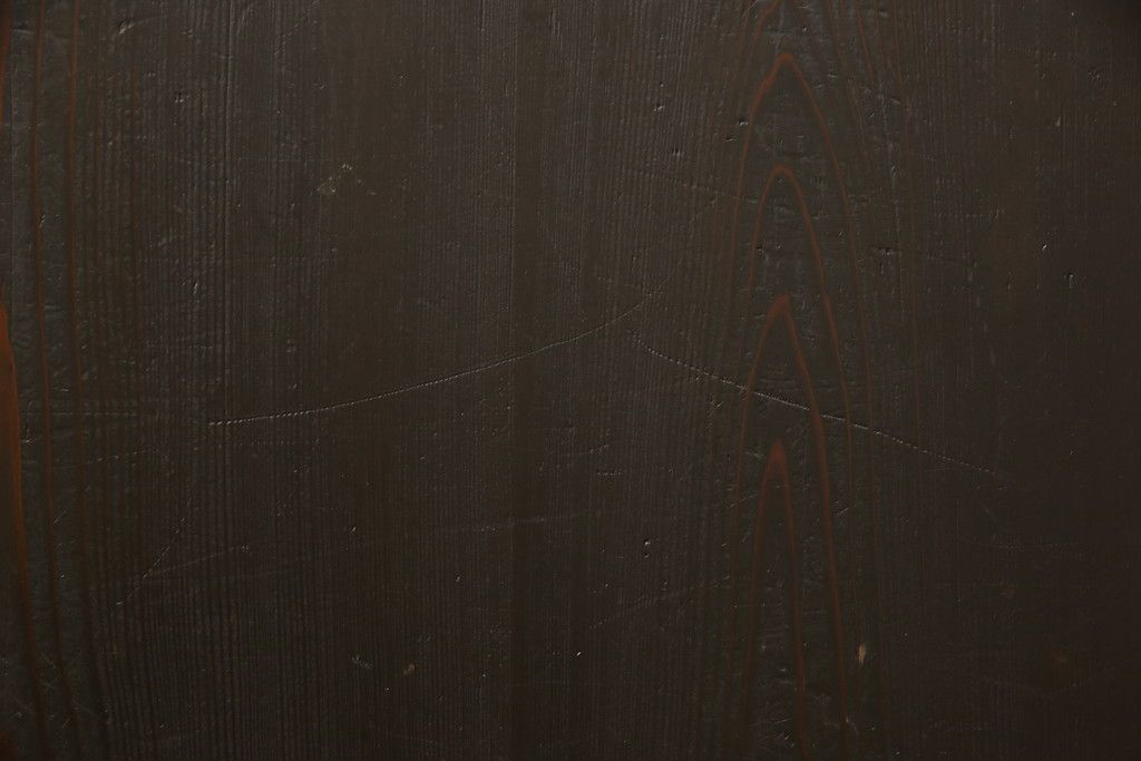 格子帯戸3枚をリペア&カスタム!ご希望に合わせてリサイズし、収納用の開き戸として加工。既存引手は埋め木処理し、ガラスは当店オリジナルの麻の葉紋様ガラスへ交換。剥離処理は行わず色味は当店商品を参考に着色。(板戸、建具、引き戸)