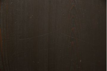 格子帯戸3枚をリペア&カスタム!ご希望に合わせてリサイズし、収納用の開き戸として加工。既存引手は埋め木処理し、ガラスは当店オリジナルの麻の葉紋様ガラスへ交換。剥離処理は行わず色味は当店商品を参考に着色。(板戸、建具、引き戸)