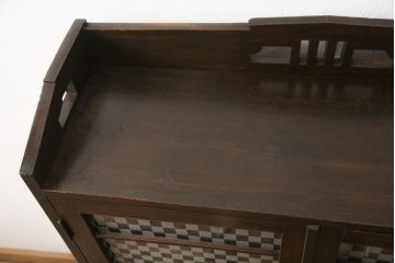 ブックケースをリペア&カスタム!既存のガラスからラフジュ工房オリジナルの市松模様ガラスに差し替え。本体は現状をベースに着色し、棚内部は本体のお色味に合わせて着色。(戸棚、収納棚、キャビネット、サイドキャビネット、本箱)