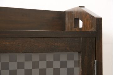 ブックケースをリペア&カスタム!既存のガラスからラフジュ工房オリジナルの市松模様ガラスに差し替え。本体は現状をベースに着色し、棚内部は本体のお色味に合わせて着色。(戸棚、収納棚、キャビネット、サイドキャビネット、本箱)