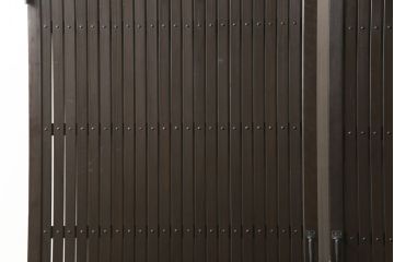 格子戸をリペア&カスタム!引き戸を開き戸として加工。金具を取り付け、お色味は当店商品を参考に着色。(建具、引き戸)