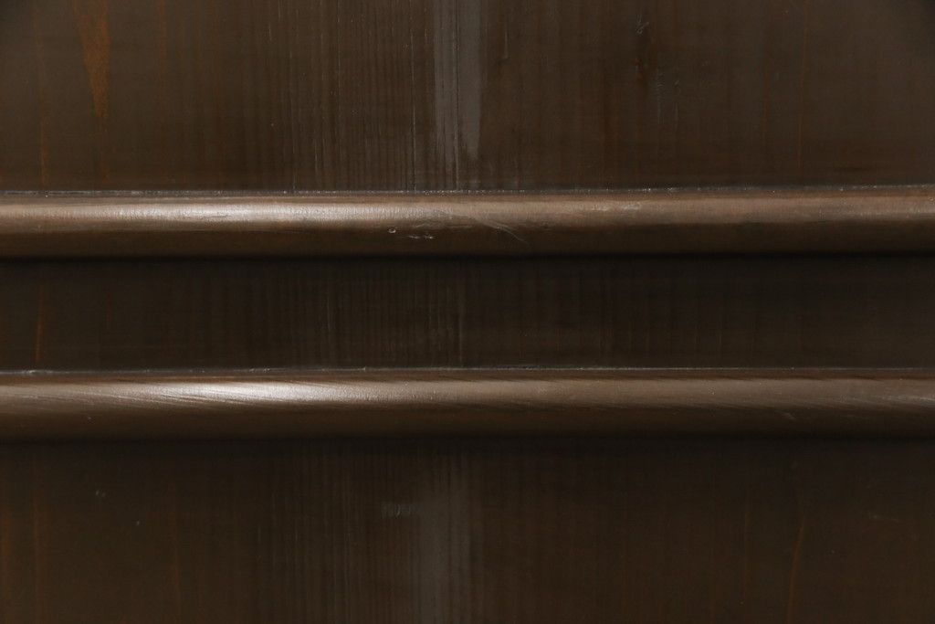 格子戸をリペア&カスタム!引き戸を開き戸として加工。金具を取り付け、お色味は当店商品を参考に着色。(建具、引き戸)