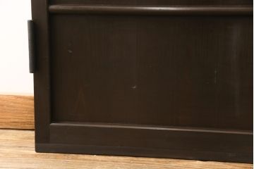 格子戸をリペア&カスタム!引き戸を開き戸として加工。金具を取り付け、お色味は当店商品を参考に着色。(建具、引き戸)