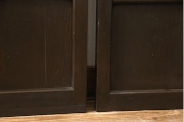 格子戸をリペア&カスタム!引き戸を開き戸として加工。金具を取り付け、お色味は当店商品を参考に着色。(建具、引き戸)