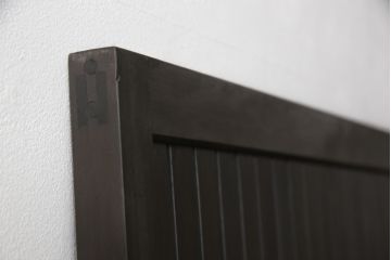 格子戸をリペア&カスタム!引き戸を開き戸として加工。金具を取り付け、お色味は当店商品を参考に着色。(建具、引き戸)