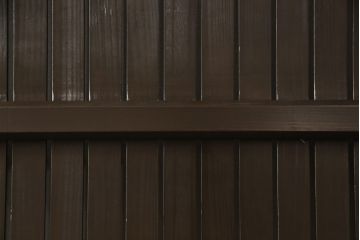 格子戸をリペア&カスタム!引き戸を開き戸として加工。金具を取り付け、お色味は当店商品を参考に着色。(建具、引き戸)