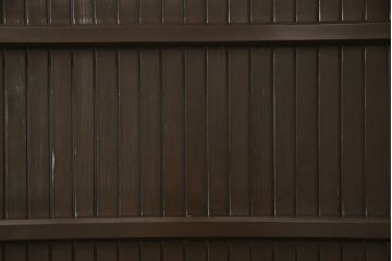 格子戸をリペア&カスタム!引き戸を開き戸として加工。金具を取り付け、お色味は当店商品を参考に着色。(建具、引き戸)