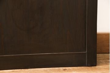 格子戸をリペア&カスタム!引き戸を開き戸として加工。金具を取り付け、お色味は当店商品を参考に着色。(建具、引き戸)