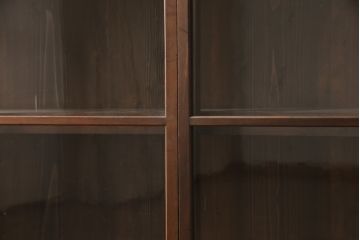 ガラス戸棚をリペア&カスタム!天板・背板を張り替え、染みや変色部分はバフ掛けを施し色合わせ。強度を持たせるため支柱を設置。本体は現状をベースに着色。(収納棚、サイドボード、キャビネット)