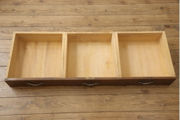 箪笥ローボードをリペア&カスタム!内部棚、左右の仕切りを外しあらたに棚板1枚製作。本体は現状をベースに着色。(戸棚、収納棚)