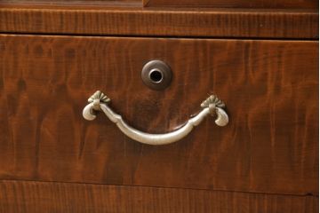 箪笥ローボードをリペア&カスタム!内部棚、左右の仕切りを外しあらたに棚板1枚製作。本体は現状をベースに着色。(戸棚、収納棚)