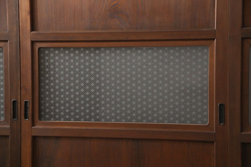 ガラス帯戸4枚をリペア&カスタム!ご希望サイズにリサイズし、引手や戸車は新しく取付。下桟は新材を使用して加工。本体の色味に合わせて着色。(ガラス戸、引き戸、建具)