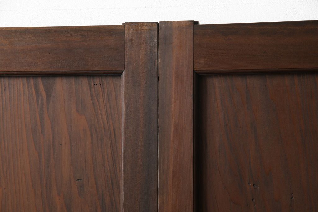 ガラス帯戸4枚をリペア&カスタム!ご希望サイズにリサイズし、引手や戸車は新しく取付。下桟は新材を使用して加工。本体の色味に合わせて着色。(ガラス戸、引き戸、建具)