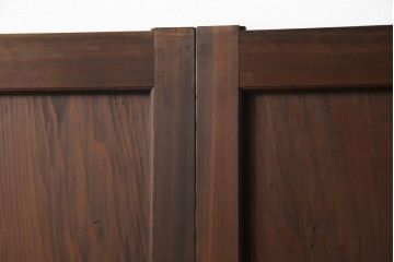 ガラス帯戸4枚をリペア&カスタム!ご希望サイズにリサイズし、引手や戸車は新しく取付。下桟は新材を使用して加工。本体の色味に合わせて着色。(ガラス戸、引き戸、建具)