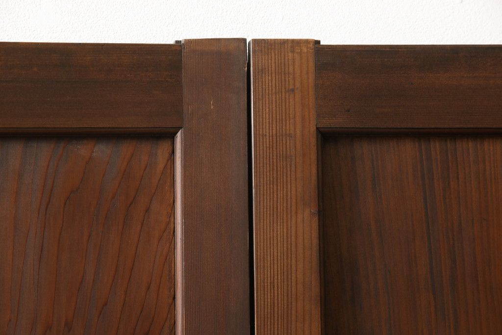 ガラス帯戸4枚をリペア&カスタム!ご希望サイズにリサイズし、引手や戸車は新しく取付。下桟は新材を使用して加工。本体の色味に合わせて着色。(ガラス戸、引き戸、建具)