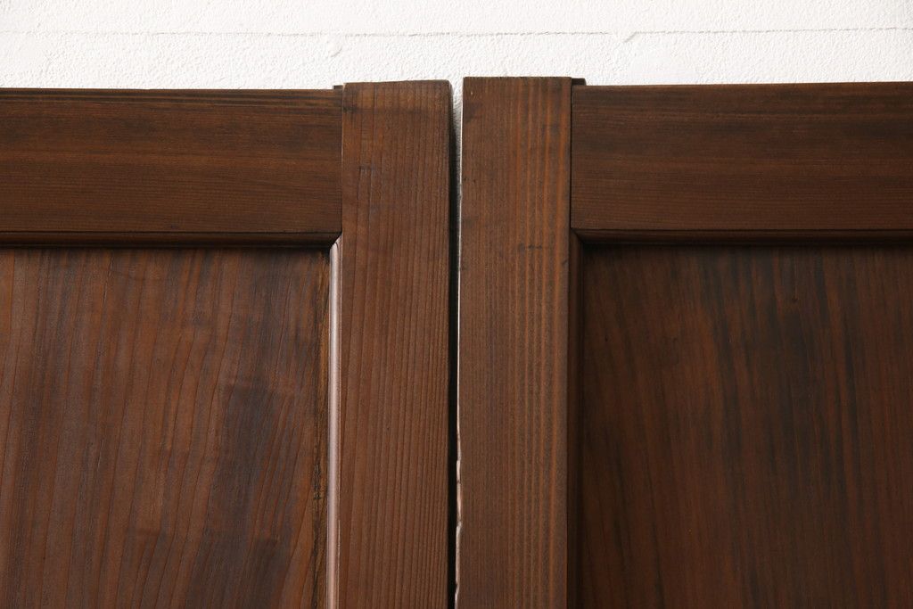 ガラス帯戸4枚をリペア&カスタム!ご希望サイズにリサイズし、引手や戸車は新しく取付。下桟は新材を使用して加工。本体の色味に合わせて着色。(ガラス戸、引き戸、建具)