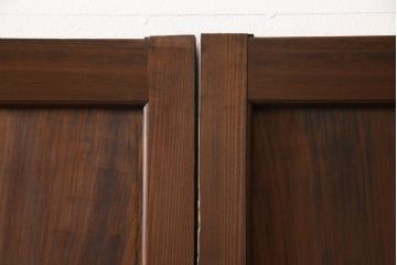 ガラス帯戸4枚をリペア&カスタム!ご希望サイズにリサイズし、引手や戸車は新しく取付。下桟は新材を使用して加工。本体の色味に合わせて着色。(ガラス戸、引き戸、建具)