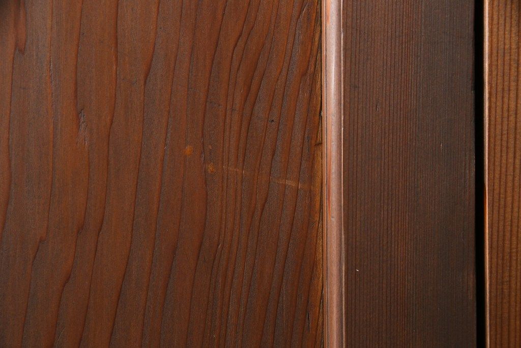 ガラス帯戸4枚をリペア&カスタム!ご希望サイズにリサイズし、引手や戸車は新しく取付。下桟は新材を使用して加工。本体の色味に合わせて着色。(ガラス戸、引き戸、建具)