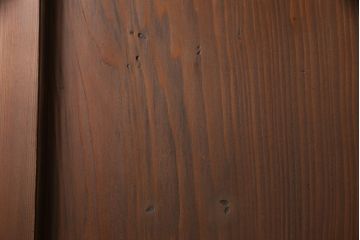 ガラス帯戸4枚をリペア&カスタム!ご希望サイズにリサイズし、引手や戸車は新しく取付。下桟は新材を使用して加工。本体の色味に合わせて着色。(ガラス戸、引き戸、建具)