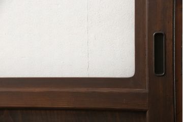 ガラス帯戸4枚をリペア&カスタム!ご希望サイズにリサイズし、引手や戸車は新しく取付。下桟は新材を使用して加工。本体の色味に合わせて着色。(ガラス戸、引き戸、建具)