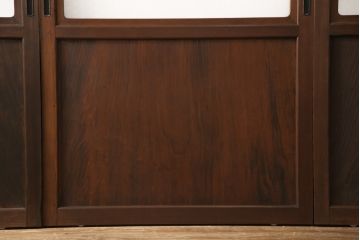 ガラス帯戸4枚をリペア&カスタム!ご希望サイズにリサイズし、引手や戸車は新しく取付。下桟は新材を使用して加工。本体の色味に合わせて着色。(ガラス戸、引き戸、建具)