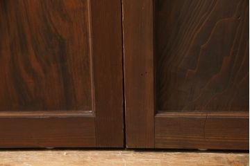 ガラス帯戸4枚をリペア&カスタム!ご希望サイズにリサイズし、引手や戸車は新しく取付。下桟は新材を使用して加工。本体の色味に合わせて着色。(ガラス戸、引き戸、建具)