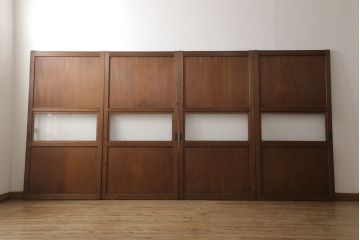 ガラス帯戸4枚をリペア&カスタム!ご希望サイズにリサイズし、引手や戸車は新しく取付。下桟は新材を使用して加工。本体の色味に合わせて着色。(ガラス戸、引き戸、建具)