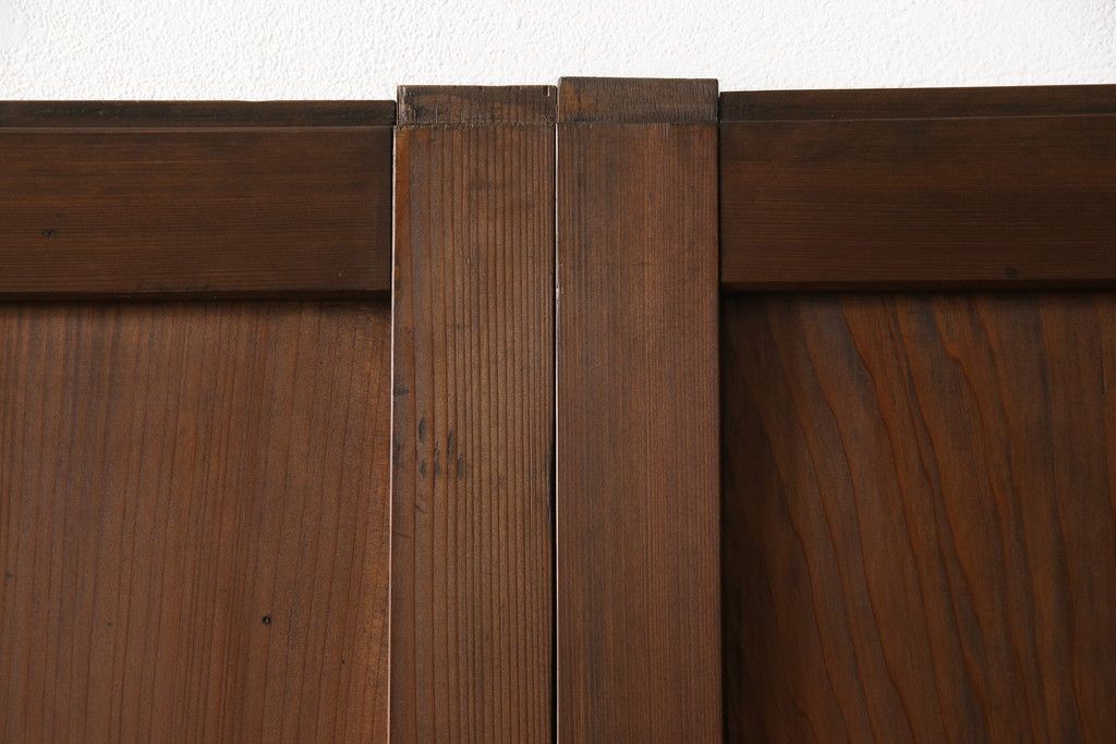 ガラス帯戸4枚をリペア&カスタム!ご希望サイズにリサイズし、引手や戸車は新しく取付。下桟は新材を使用して加工。本体の色味に合わせて着色。(ガラス戸、引き戸、建具)