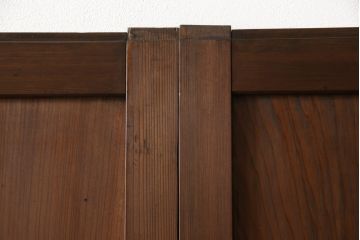 ガラス帯戸4枚をリペア&カスタム!ご希望サイズにリサイズし、引手や戸車は新しく取付。下桟は新材を使用して加工。本体の色味に合わせて着色。(ガラス戸、引き戸、建具)