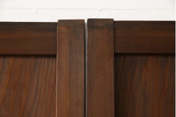 ガラス帯戸4枚をリペア&カスタム!ご希望サイズにリサイズし、引手や戸車は新しく取付。下桟は新材を使用して加工。本体の色味に合わせて着色。(ガラス戸、引き戸、建具)