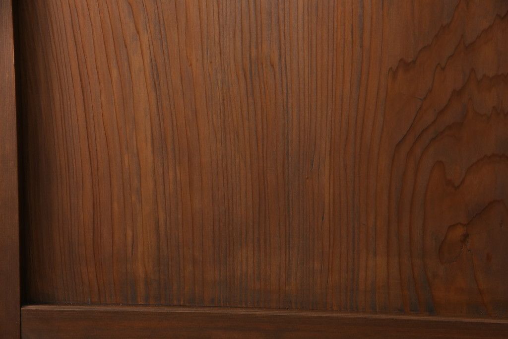 ガラス帯戸4枚をリペア&カスタム!ご希望サイズにリサイズし、引手や戸車は新しく取付。下桟は新材を使用して加工。本体の色味に合わせて着色。(ガラス戸、引き戸、建具)