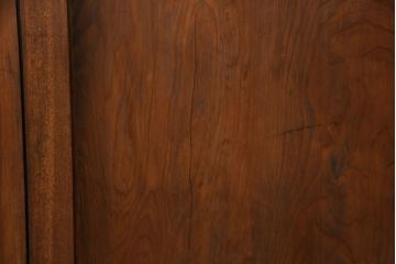 ガラス帯戸4枚をリペア&カスタム!ご希望サイズにリサイズし、引手や戸車は新しく取付。下桟は新材を使用して加工。本体の色味に合わせて着色。(ガラス戸、引き戸、建具)