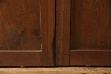 ガラス帯戸4枚をリペア&カスタム!ご希望サイズにリサイズし、引手や戸車は新しく取付。下桟は新材を使用して加工。本体の色味に合わせて着色。(ガラス戸、引き戸、建具)