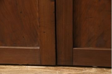 ガラス帯戸4枚をリペア&カスタム!ご希望サイズにリサイズし、引手や戸車は新しく取付。下桟は新材を使用して加工。本体の色味に合わせて着色。(ガラス戸、引き戸、建具)