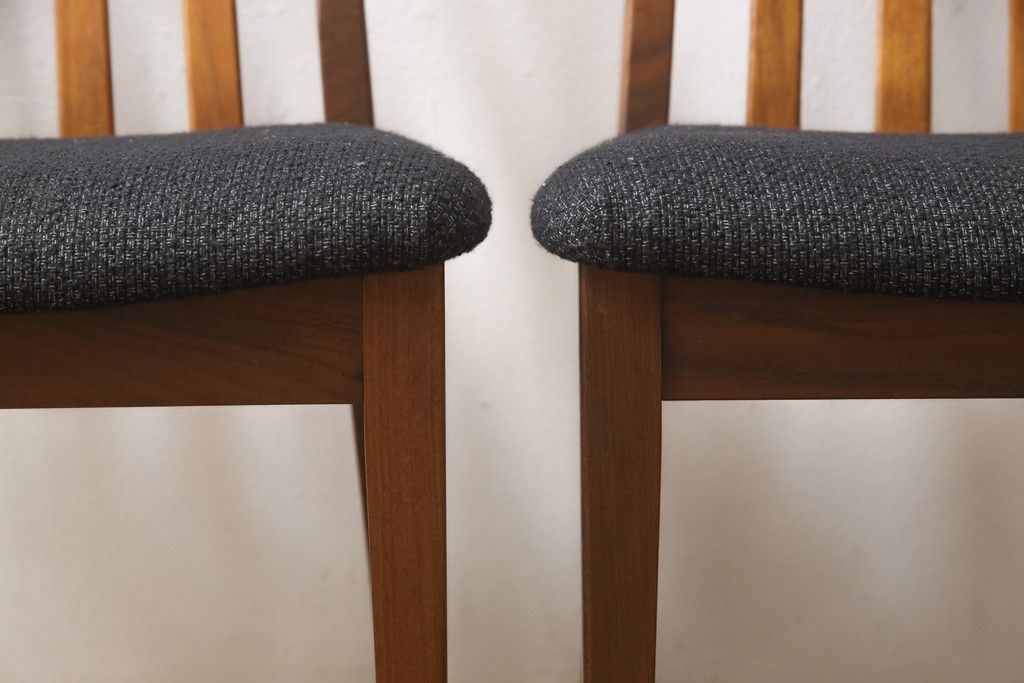 チェア2脚をリペア&カスタム!ご希望の生地で座面を張り替え、本体は現状をベースに着色。(ダイニングチェア、椅子、ビンテージ)