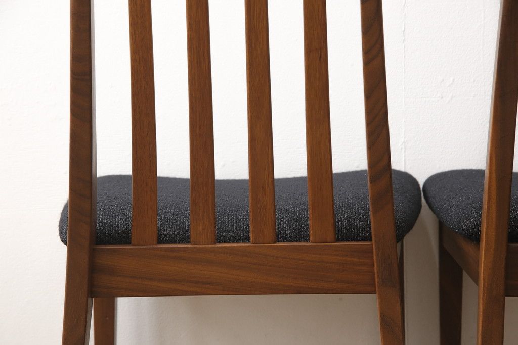 チェア2脚をリペア&カスタム!ご希望の生地で座面を張り替え、本体は現状をベースに着色。(ダイニングチェア、椅子、ビンテージ)